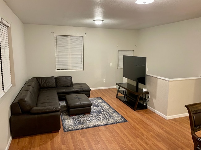 Photo - 930 S Tennyson St House