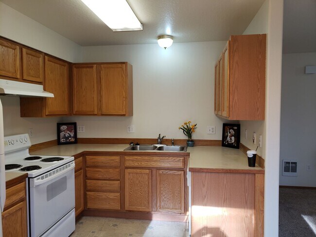 Foto del edificio - 3 bed 1.5 bath Duplex with fenced yard