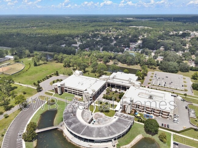 Foto del edificio - 10825 Key Haven Blvd