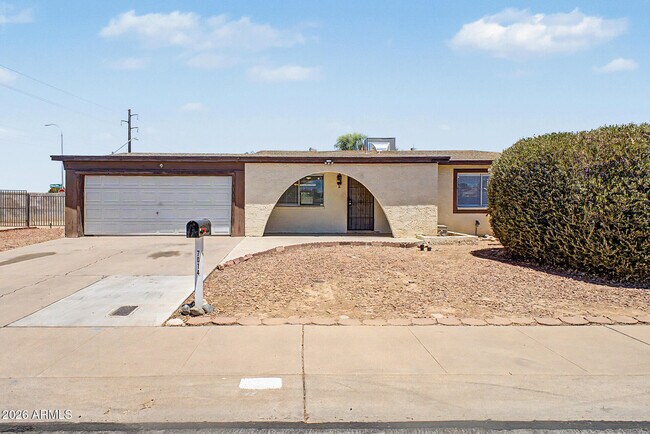Building Photo - 7014 W Palo Verde Dr