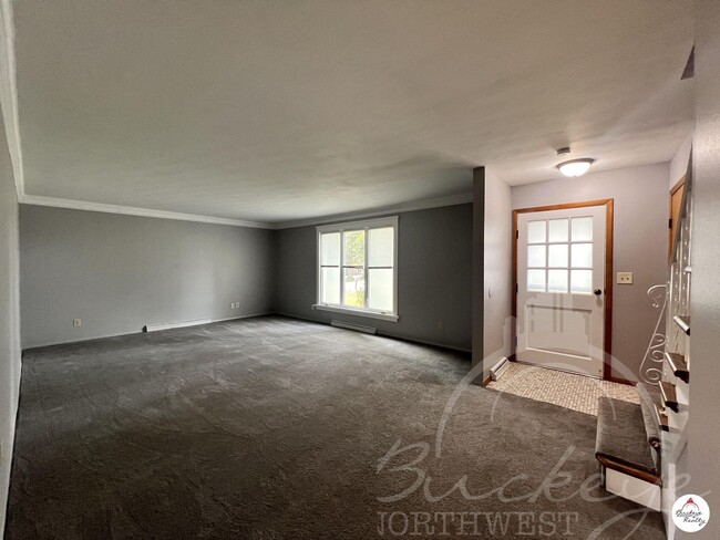 Building Photo - Beautiful Bowling Green 4 bed, 2.5 bath home