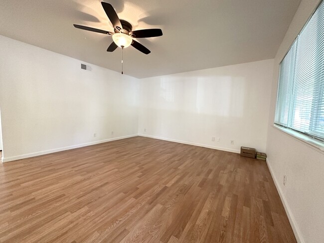 Building Photo - Charming 2-Bedroom Condo in Rancho Cordova!