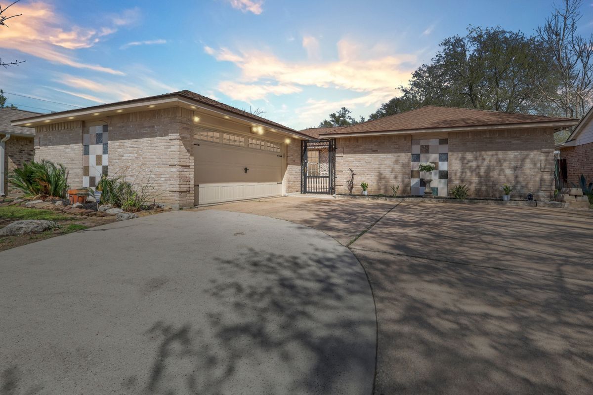 Foto principal - 13622 Wimbledon Oaks Dr