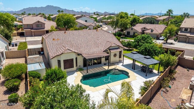 Building Photo - 2801 E Lindrick Dr