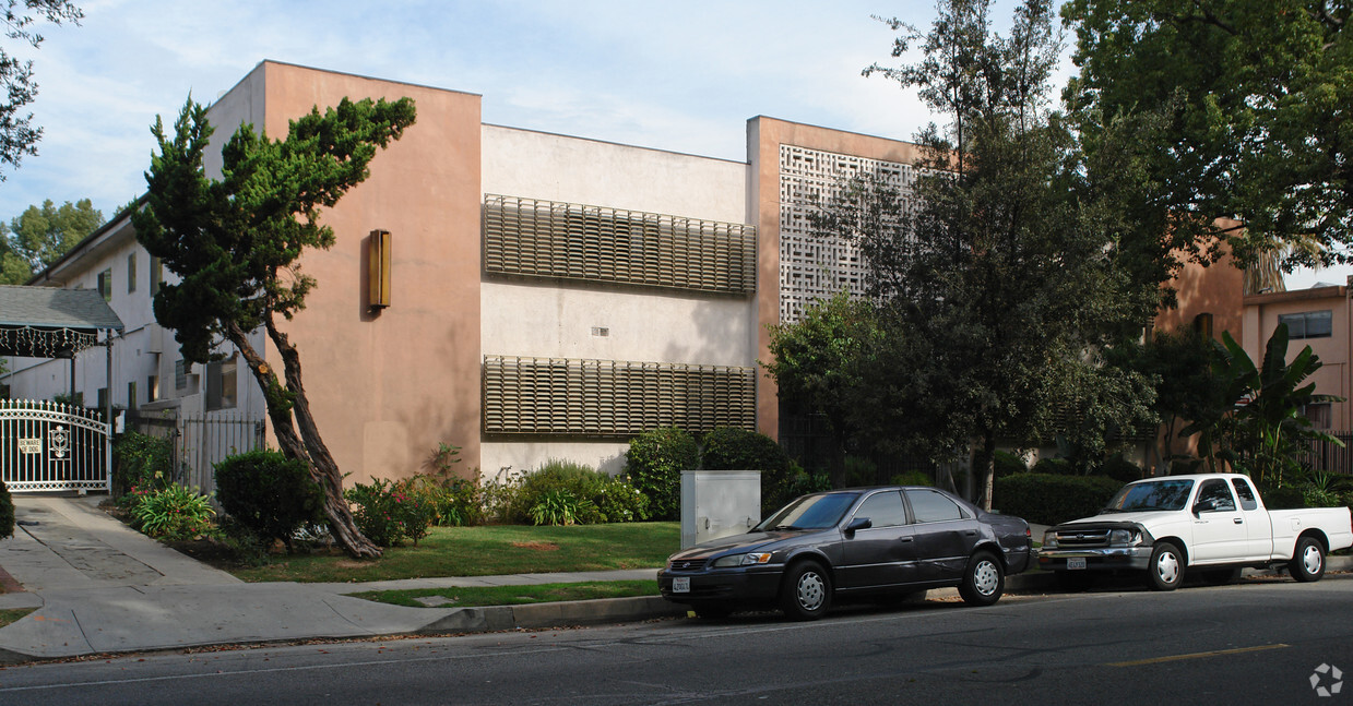 Primary Photo - 777 E Villa St