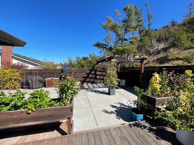 Building Photo - 89 Conejo Dr