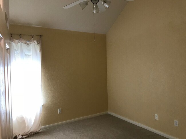 Building Photo - Spacious 4 Bedroom Home in Georgetown, TX