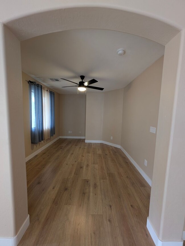 Building Photo - SPACIOUS and beautifully remodeled home! E...