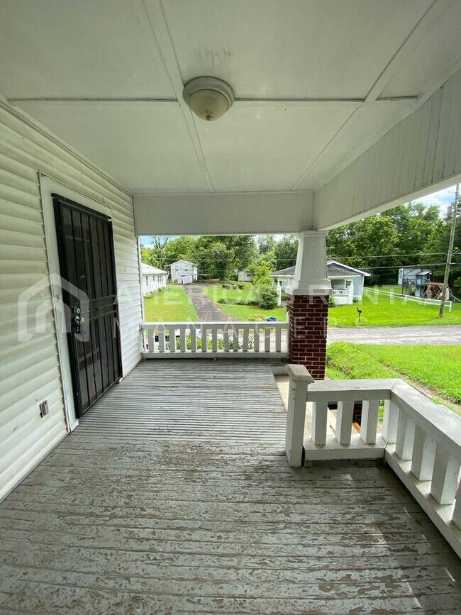 Building Photo - Great Home for Rent in Birmingham/Midfield!