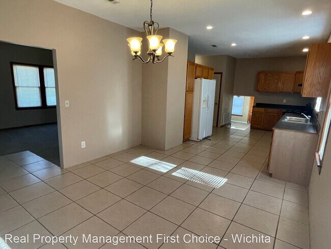 Foto del edificio - 3 br, 2 bath House - 548 N Volutsia St