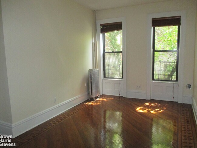 Building Photo - Large Center Slope 2 BR + Den