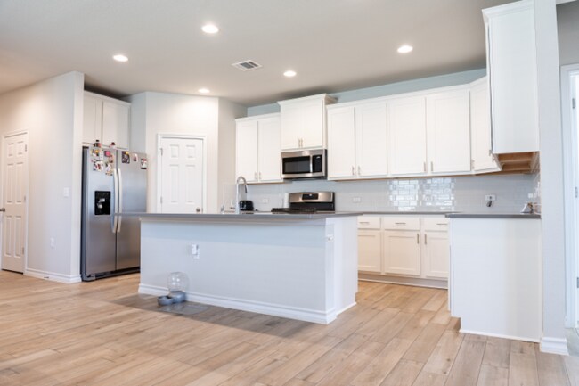 Building Photo - 1703 Denesa Dr