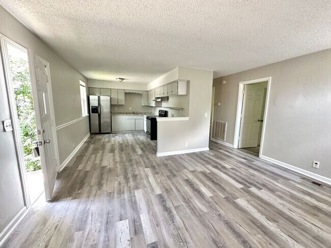 Building Photo - Spectacular Special - $1/2 OFF First Month...