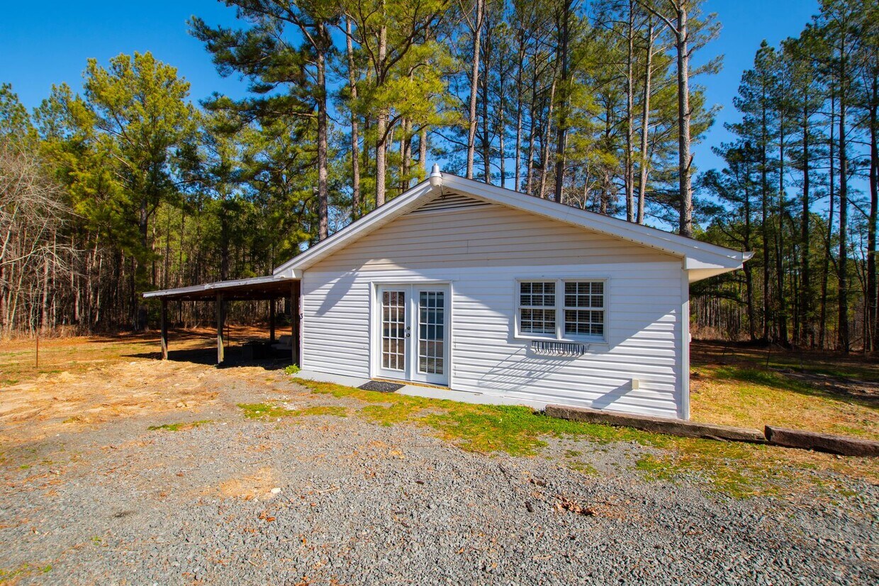 3716 Old Weaver Trail Unit The Bungalow, Creedmoor, NC 27522 Room for