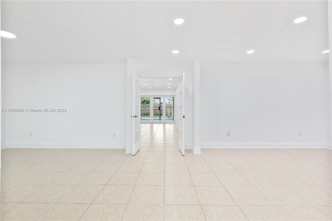Building Photo - 5770 SW 55th St