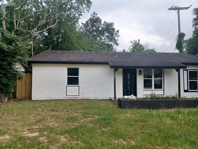 Building Photo - 1803 Beaver Bend Rd