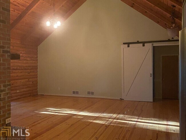 Building Photo - 5105 Meadowbrook Cir