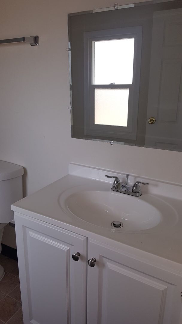 Foto del edificio - Updated Bungalow with 4 Bedrooms and 2 Ful...