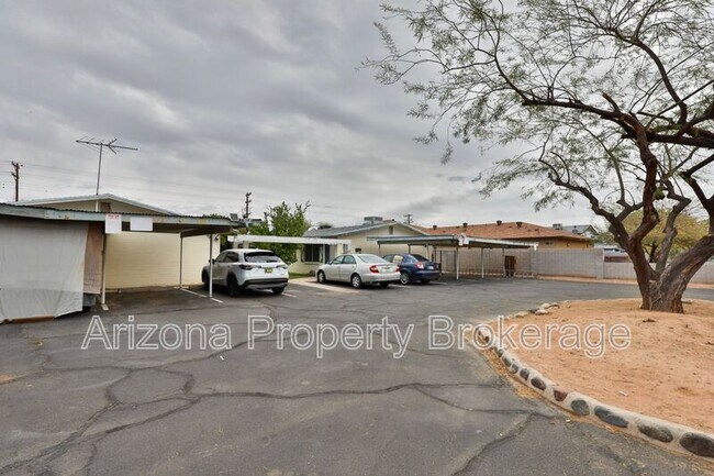 Building Photo - 2408 W Morten Ave