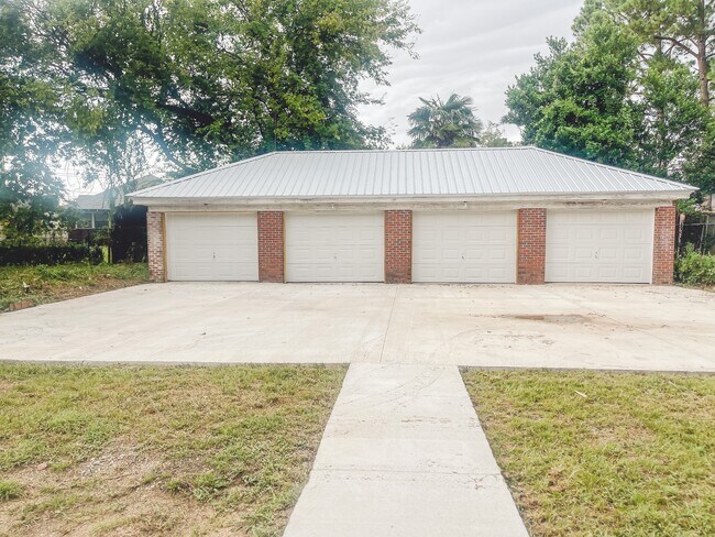 Building Photo - 1219 Eberhart Ave