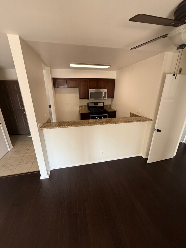 Foto del edificio - 1357 Armadale Ave