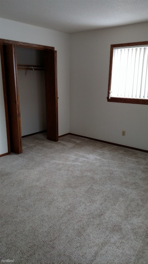 Primary Photo - 1440 E Gateway Cir S