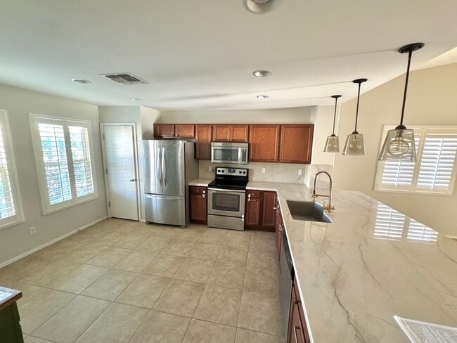 Foto del edificio - 250 N 102nd Pl