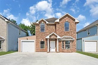 Building Photo - 1675 Hugh Rd