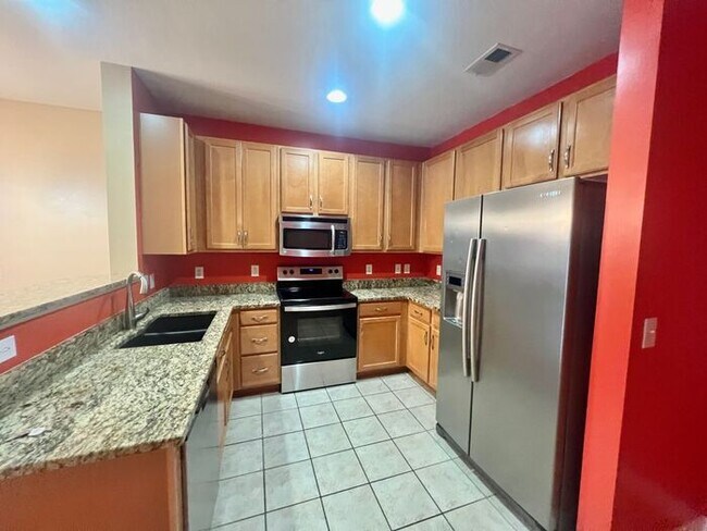 Foto del edificio - Beautiful 2 Bedroom 2 Bathroom Located in ...