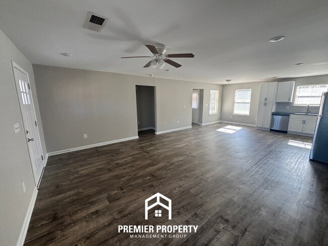 Foto del edificio - Charming 3BR Home Near Birmingham w/ Hardwood Floors & Fenced Backyard