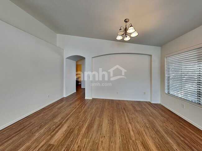 Foto del edificio - 5718 W Orchid Ln