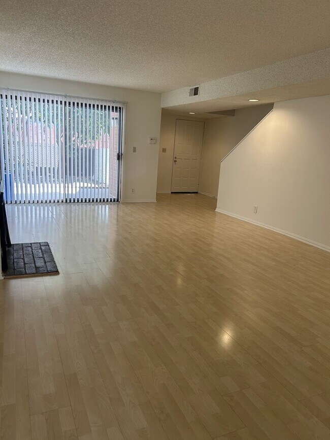 Foto del edificio - Cozy 3 bedroom Condo in the most desired n...