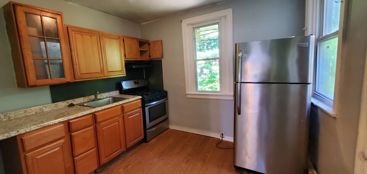 Primary Photo - 2157 Eastburn Ave