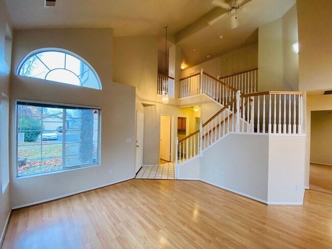 Building Photo - Home in a Quiet Cul-De-Sac