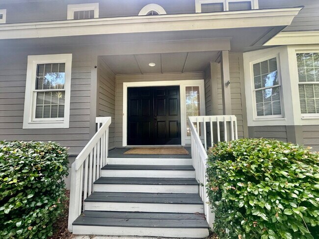 Foto del edificio - Amazing Four Bedroom Home Located Close to Alljoy Beach with Community Dock Access in Bluffton!