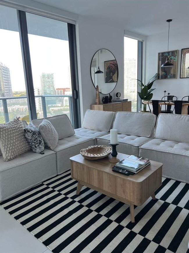 Foto del edificio - 501 NE 31st St