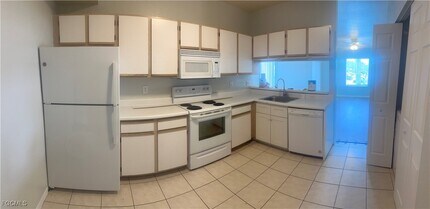 Building Photo - 6401 Aragon Way
