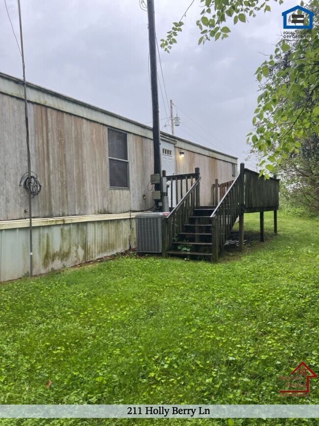 Foto del edificio - 211 Holly Berry Ln