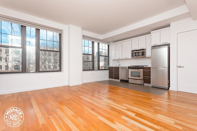 Building Photo - 123 Parkside Ave