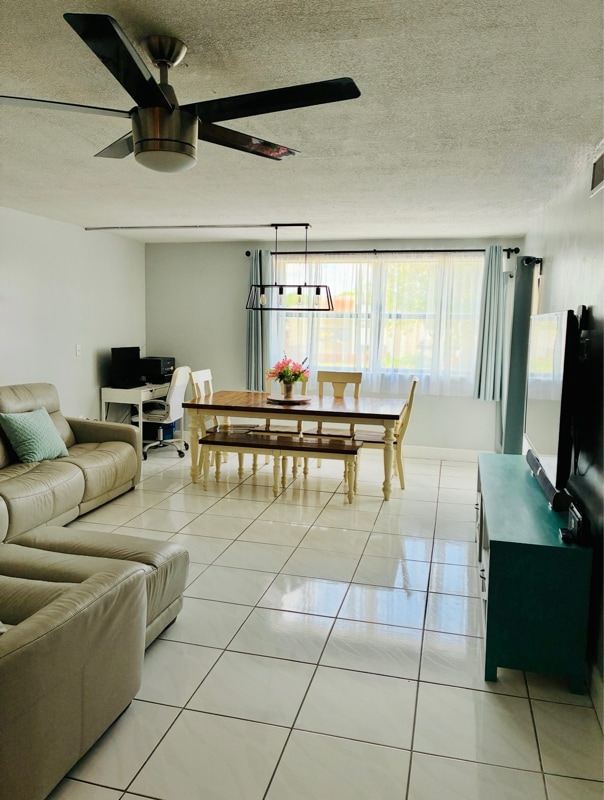Building Photo - 8883 Fontainebleau Blvd