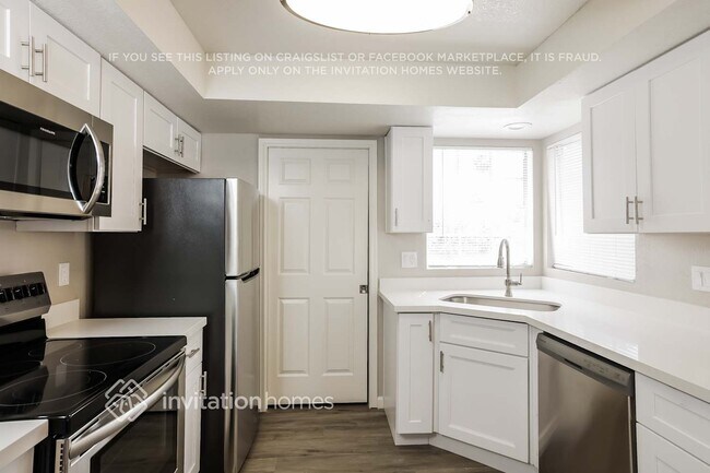 Building Photo - 3856 E Acoma Dr