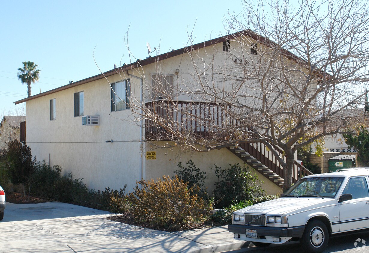 Building Photo - 423-425 Millar Ave