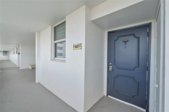 Building Photo - 3100 NE 49th St