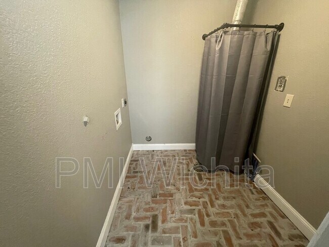 Foto del edificio - 608 N Parkwood Ln