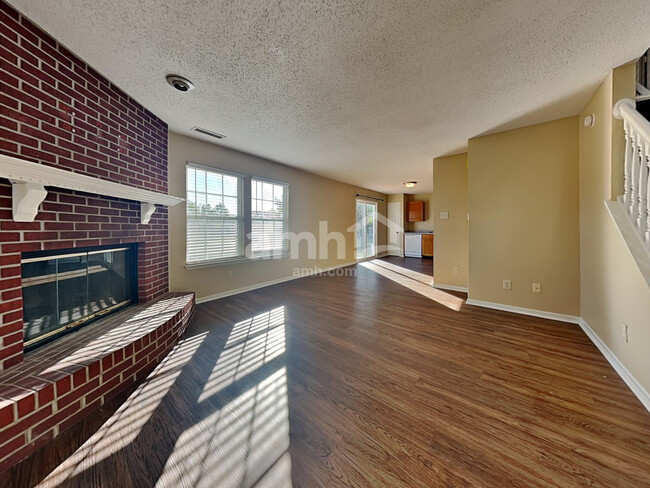 Foto del edificio - 15055 Fawn Hollow Ln