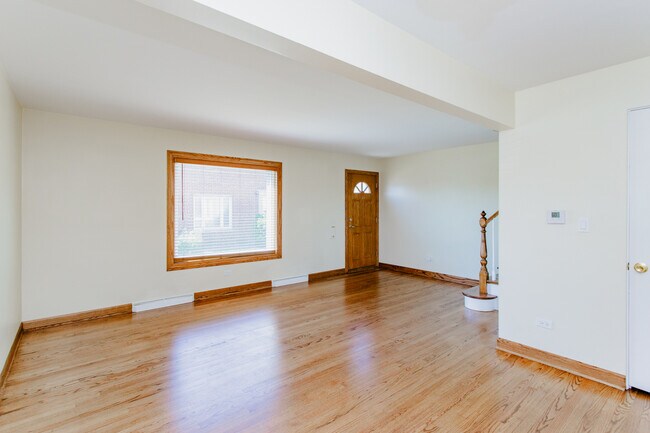 Foto del edificio - 330 Higgins Rd