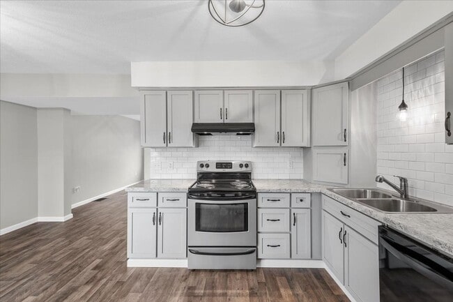 Building Photo - Discover Findlay, a well-located 2-bedroom, 1-bath home in Imperial, PA.
