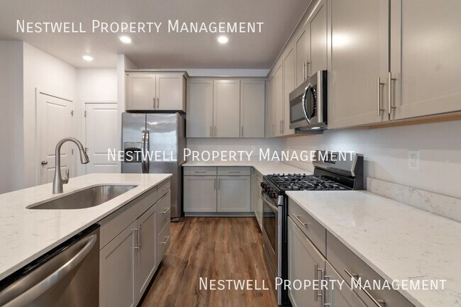 Building Photo - Beautiful 3-bed Townhome in North Salt Lake