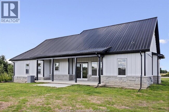 Building Photo - 7056 Howard Ave