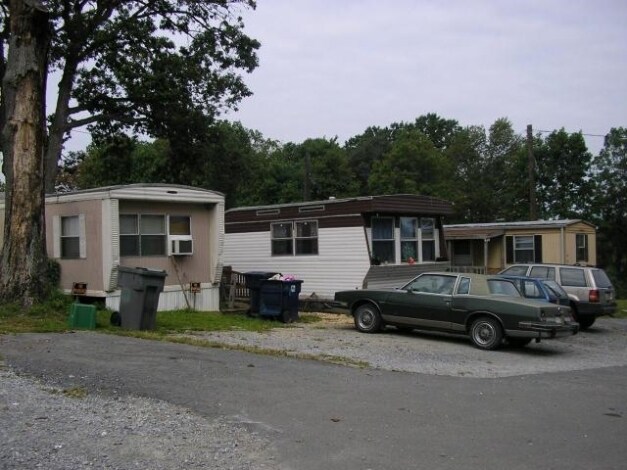  - 548 Lancaster Pike